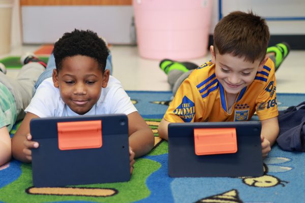 Students at Putnam City Schools Using Tablets